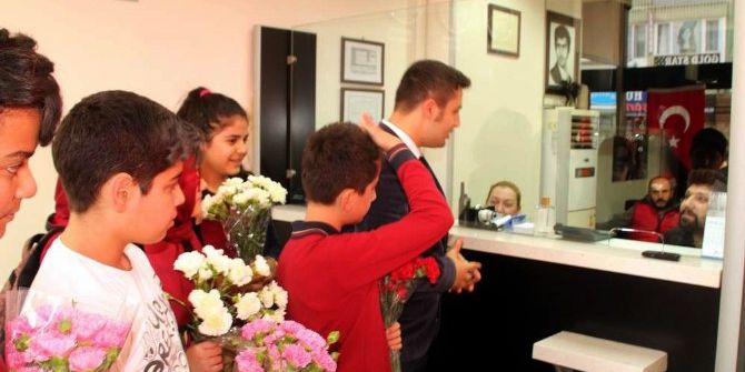 Ortaokul Öğrencileri Harçlıklarıyla Aldıkları Dövizlerini Tl’ye Çevirdi