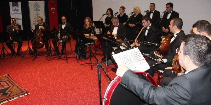 Elazığ’da Tanburi Cemil Bey Anısına Konser Verildi