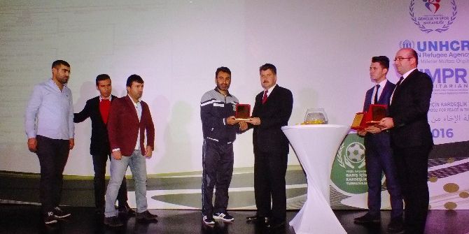 Türk Ve Suriyeli Gençlerin ’Yeşil Sahada Barış İçin Kardeşlik Turnuvası’ Başladı