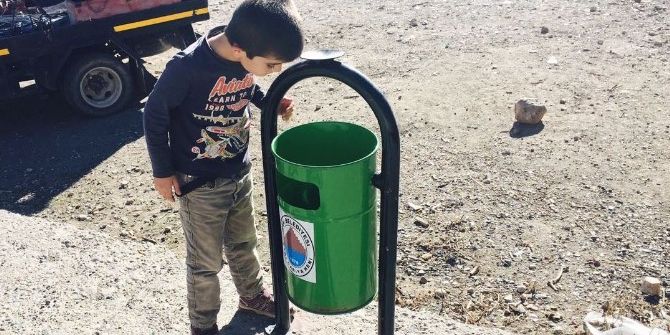 Hayatında İlk Defa Çöp Kutusu Gören Çocuğun Şaşkınlığı