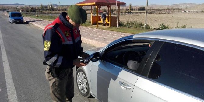 Jandarma Ekipleri Broşür Dağıtarak Sürücüleri Bilgilendirdi