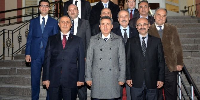 Vali Yardımcıları Ve Kaymakamlara Veda Yemeği