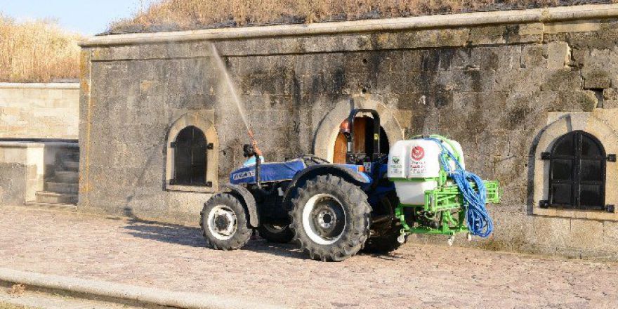 Şehitlikler Ve Anıtlar İlaçlandı