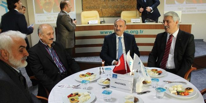 Bakan Müezzinoğlu: "Vatandaşlarımızın Dolarlarını Bozdurması Milletçe Yapılan Bir Milli Duruştur"