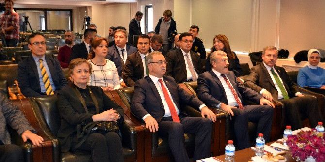 Darbe Komisyonu Başkanı Reşat Petek: "15 Temmuz, Tarihin Tersine Döndürüldüğü Bir Tarih"