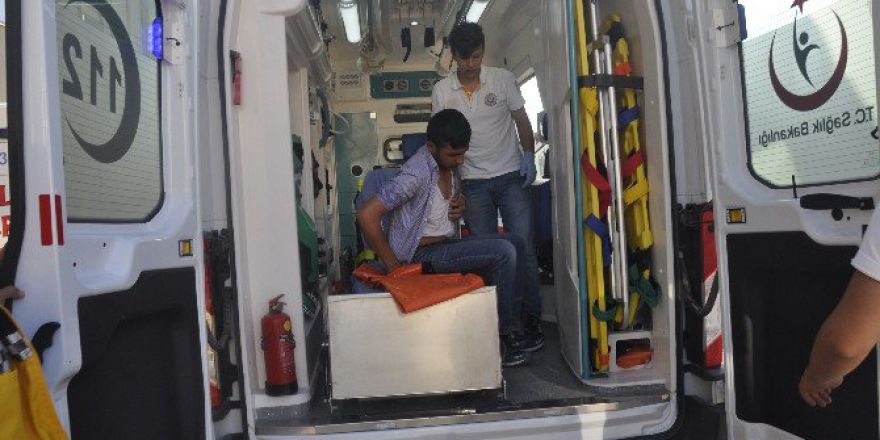 İki Otomobil Çarpıştı: 4 Yaralı