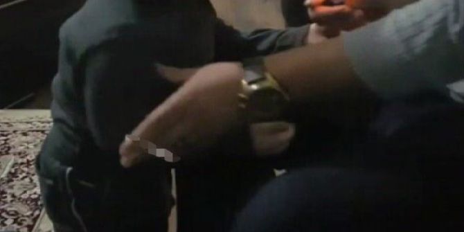 Küçük Çocuğa Sigara İçirmeye Kalktı