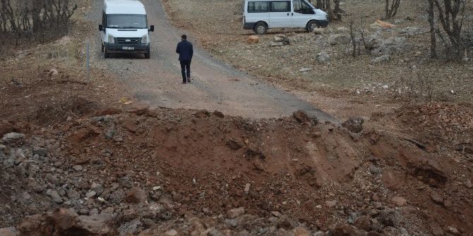 Diyarbakır’da Saldırı Sonrası 3.5 Metre Derinliğinde Çukur Açıldı