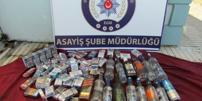 Çaldıkları Otomobili Kırmızıya Boyayan Hırsızlar, Yine De Kaçamadı