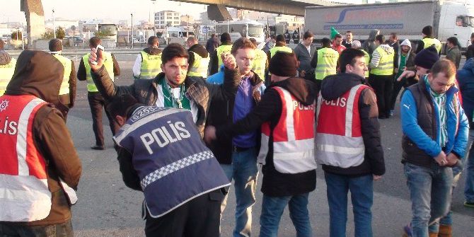 Bursaspor Taraftarları İstanbul Girişinde Aranıyor