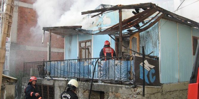 Prefabrik Bina Alevlere Teslim Oldu