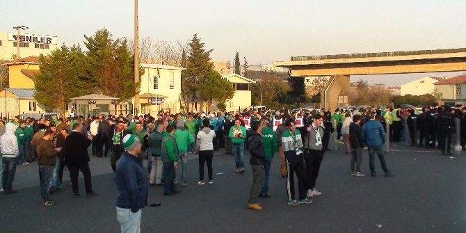 Bursaspor Taraftarları Polis Eşliğinde Stada Gönderildi