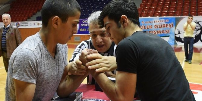 Bileğine Güvenen Yarıştı