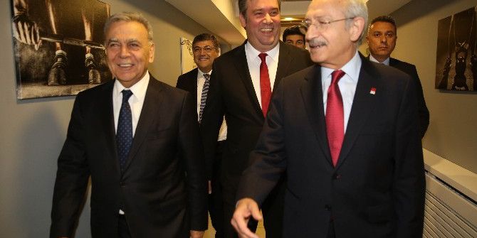 Kılıçdaroğlu İzmir’de Gençlerle Bir Araya Geldi