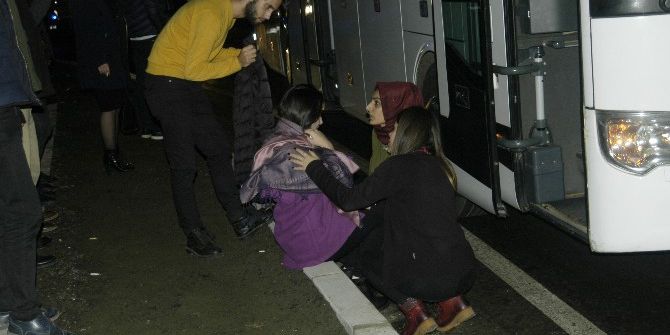 Öğrencileri Taşıyan Otobüs İle Otomobil Çarpıştı: 2 Yaralı