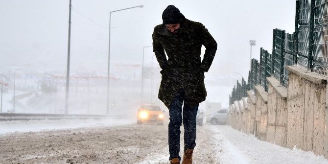 Doğu’da Kar, Tipi Yolları Ulaşıma Kapadı