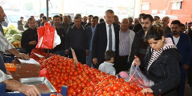 Başkan Karalar Semt Pazarında