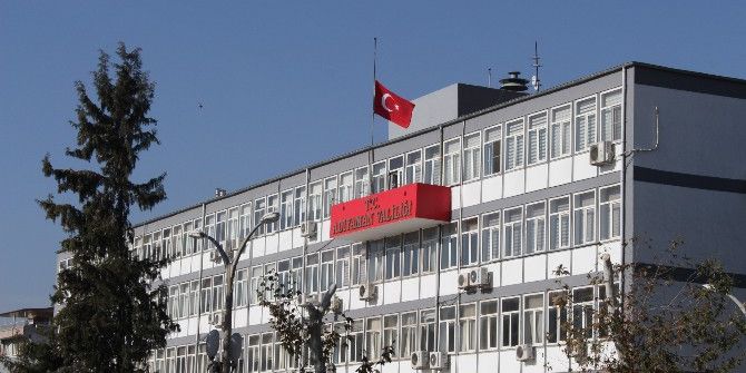 Adıyaman’da Bayraklar Yarıya İndi