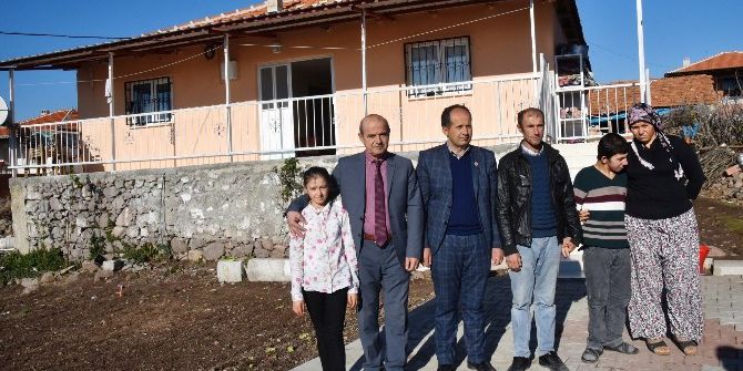Yunusemre Belediyesi Pelitalan’da Yanan Evi Yeniledi