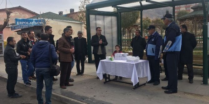 Gercüş Belediyesi Kandil Lokumu Dağıttı