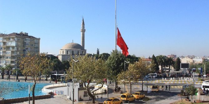 Aydın’da Bayraklar Yarıya İndirildi