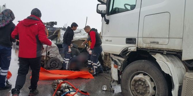 Muş’ta Otomobil İle Tır Çarpıştı: 3 Ölü