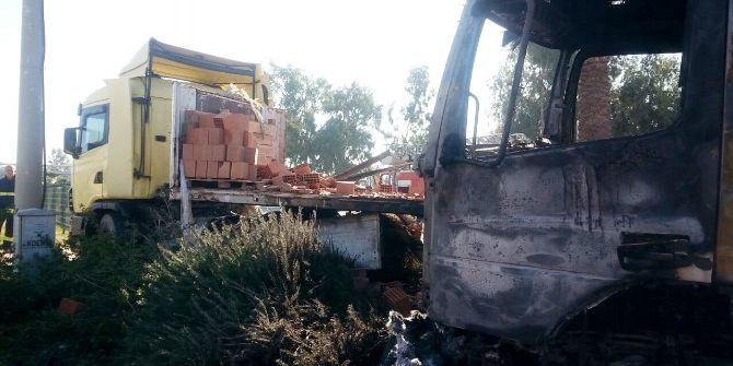 Alanya’da İki Tır Kafa Kafaya Çarpıştı