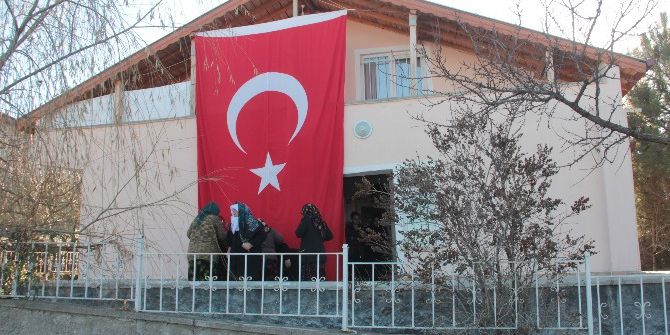 Şehit Polis Memuru Sarıkaya’nın Baba Ocağına Acı Haber Ulaştı