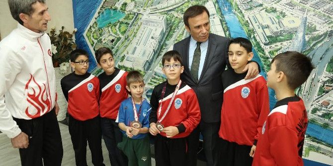 Şampiyonlardan Genç’e Ziyaret