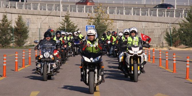 Onlarca Motorcu Şehitlere Saygı İçin Toplandı