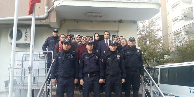 Kadınlardan Polisi Yalnız Bırakmadı