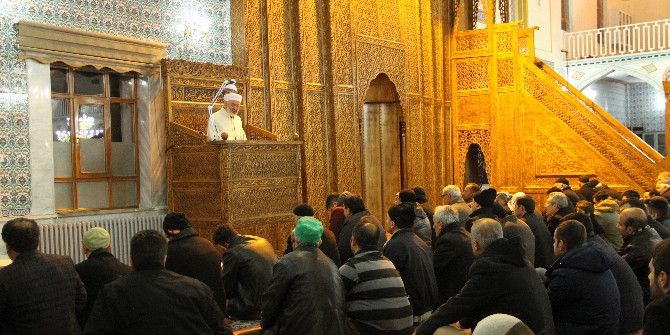 İstanbul Şehitleri İçin Eller Semaya Kalktı