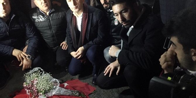 Trabzonspor Kulübü Patlamanın Olduğu Yere Karanfil Bıraktı