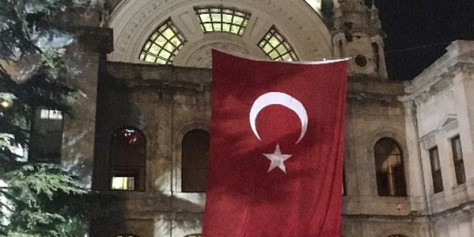 Patlamada Zarar Gören Camide Şehitler İçin Dua Edildi