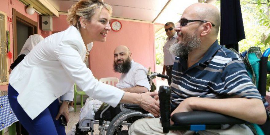 Özverili Anneye Sağlıklı Dokunuş