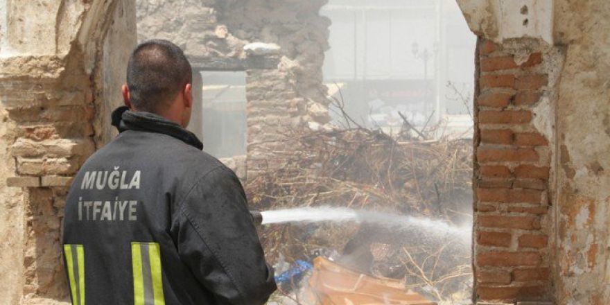 Milas’ta Eski Ev Yandı