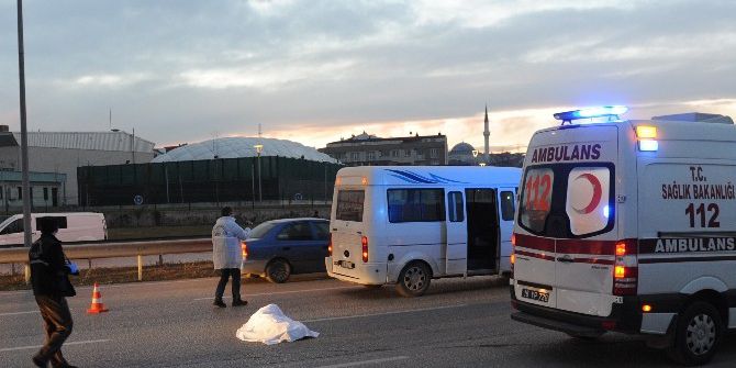 Servis Aracı Yayaya Çarptı; 1 Ölü