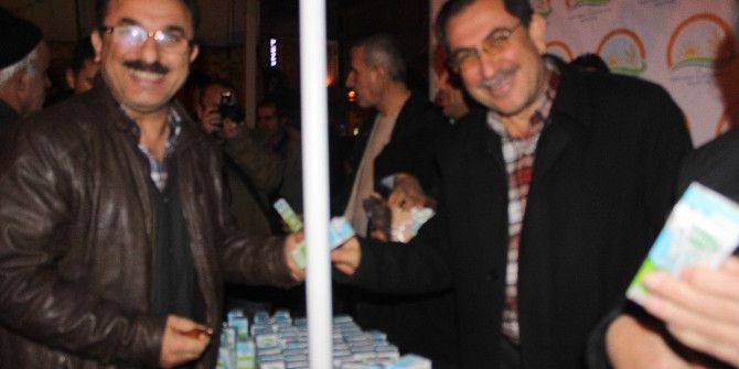 Tarım İl Müdürlüğü Camide Vatandaşlara Süt Dağıttı