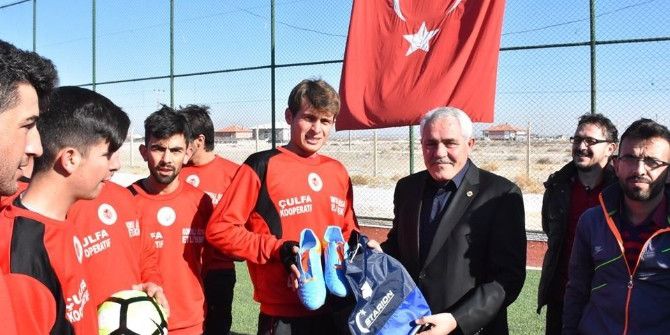 Eskil Belediyesi’nden Eskilgücü Futbol Kulübüne Malzeme Yardımı