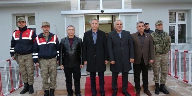 Elazığ’da Vali Ve Başkandan Polis Ve Askere Moral Ziyareti