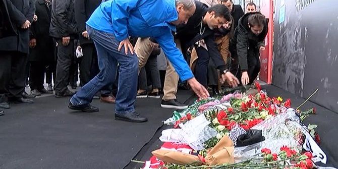 Beşiktaş Şehitlerine Karanfilli Anma