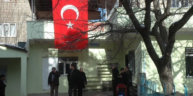 Vanlı Şehidin Ailesi Taziyeleri Kabul Etmeye Başladı