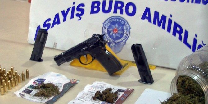 3 Kilo Esrar, Tabanca Ve Mermiler Ele Geçirildi