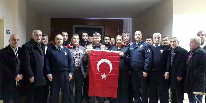 Ak Parti’den Görevi Başındaki Polise Ziyaret