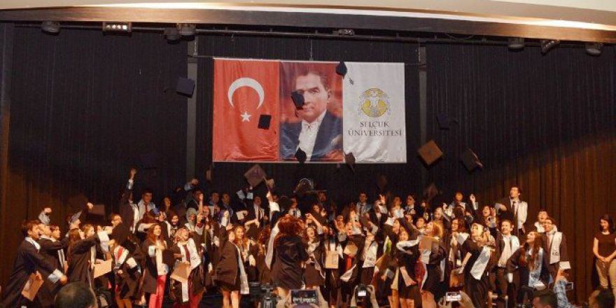 Genç Diş Hekimlerinin Mezuniyet Coşkusu