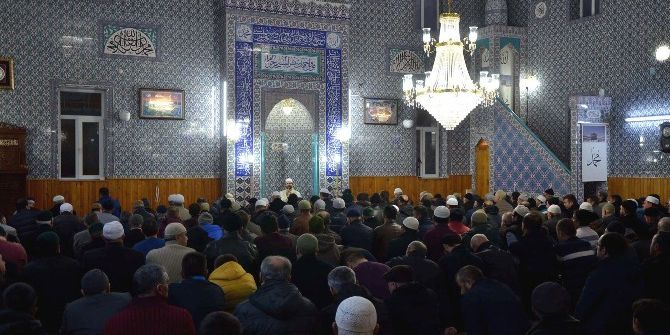 Mevlit Kandilinde Camiler Doldu Taştı