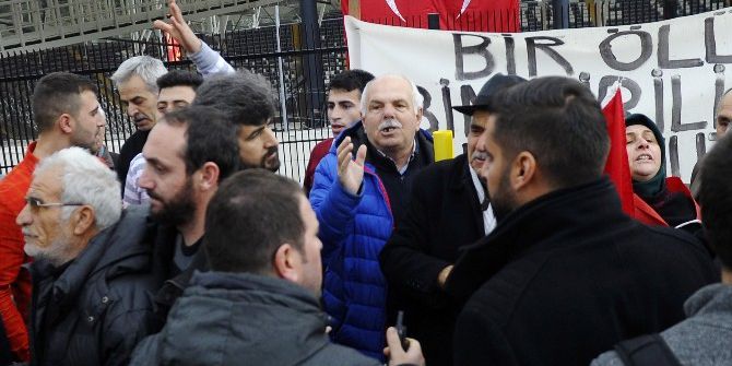 Patlama Yerine Çelenk Bırakan Konsoloslara Tepki