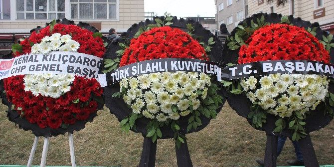 Kayseri’de Şehit Cenazesinde Chp Çelengini Parçaladılar