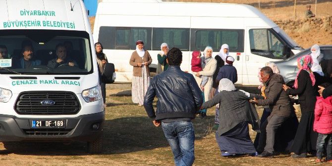 Şehit Minibüs Şoförü Diyarbakır’da Toprağa Verildi