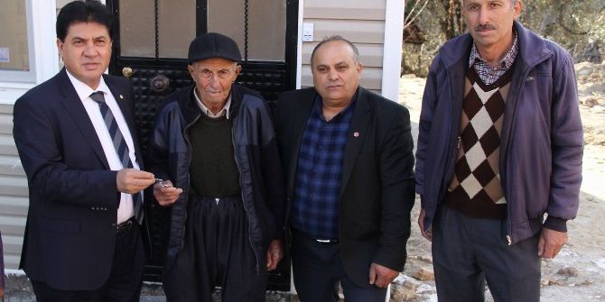 Yangında Evini Kaybeden 92 Yaşındaki Hasan Dedeye Prefabrik Ev
